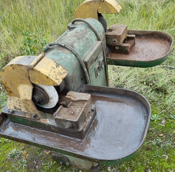 Стационарный двухдисковый шлифовальный станок для мастерской. большой