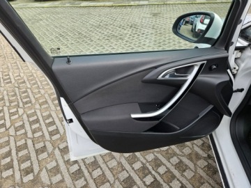 Opel Astra J Sports Tourer 1.4 Turbo ECOTEC 140KM 2012 Opel Astra 1,4 benzyna 140KM zarejestrowany, zdjęcie 13