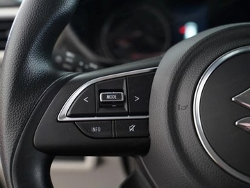 Suzuki Swift VI Hatchback Facelifting 1.2 DualJet SHVS 83KM 2025 SUZUKI Swift 1.2 Dualjet SHVS Premium Hatchback 83KM 2025, zdjęcie 6