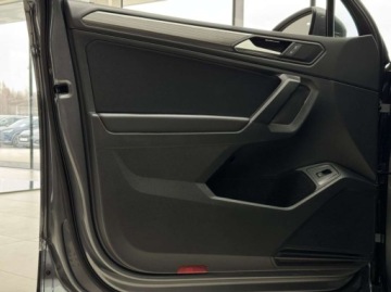 Volkswagen Tiguan Allspace SUV Facelifting 2.0 TDI SCR 150KM 2022 Volkswagen Tiguan Allspace Allspace Elegance 4Motion Hak Kamera cofania, zdjęcie 10