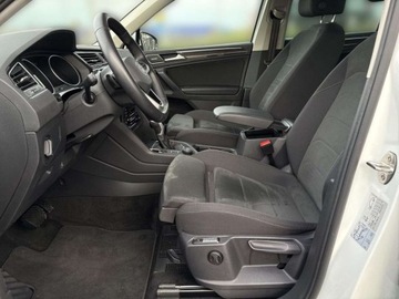 Volkswagen Tiguan II SUV Facelifting 2.0 TSI 190KM 2023 Volkswagen Tiguan Life, 2.0 TSI 190KM 4Motion, od reki 2.0 Benzyna 190KM, zdjęcie 9