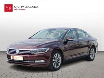 Volkswagen Passat B8 Limousine 1.8 TSI BlueMotion Technology 180KM 2017 Volkswagen Passat Salon PL, FV23, ACC, ASO, DSG 1.8 Benzyna 180KM