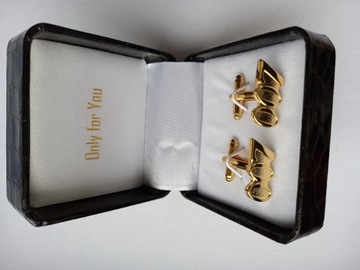 Эксклюзивные золотые запонки Audi для рубашек