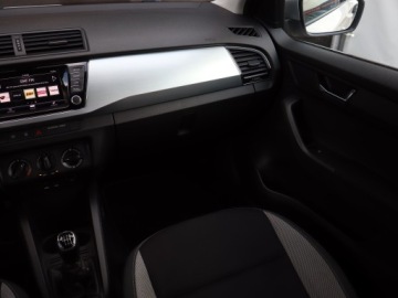 Skoda Fabia III Kombi 1.0 TSI 110KM 2018 Skoda Fabia 1.0 TSI, Salon Polska, Klima, zdjęcie 7