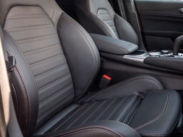 Alfa Romeo Giulia II Sedan Facelifting 2023 2.0 GME Turbo 280KM 2025 ALFA ROMEO Giulia Turbo Intensa Q4 Sedan 2.0 (280KM) 2025, zdjęcie 3