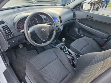 Hyundai i30 I CW Facelifting 1.4 DOHC 109KM 2011 Hyundai i30 Jak nowy 180 tys km z Niemiec pierwszy wlasciciel 1.4 benzyna, zdjęcie 14