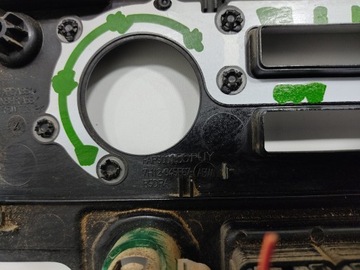 RÁMEČEK KRYT DESKY ROZDĚLOVACÍ AUTORÁDIO LAND ROVER DEFENDER 7H12-045F67 07-14