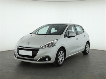 Peugeot 208 I Hatchback 5d Facelifting 1.2 PureTech 82KM 2018 Peugeot 208 1.2 PureTech, Salon Polska, zdjęcie 1