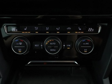 Volkswagen Arteon Fastback 2.0 TDI 240KM 2018 Volkswagen Arteon 4x4 DSG matrix LED virtual, zdjęcie 32