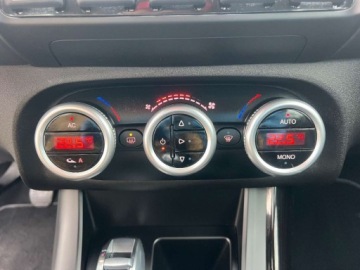 Alfa Romeo Giulietta Nuova II Hatchback 5d 1.4 TB 16v Mair 170KM 2011 Alfa Romeo Giulietta LEDY KLIMATYZACJA EL.SZYBY GRZANE FOTELE TEMPOMAT E.L, zdjęcie 9