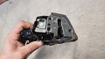 DAIHATSU TERIOS II ZÁMEK DVEŘE LEVÝ ZADNÍ 2 PIN