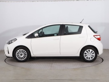 Toyota Yaris III Hatchback 5d Facelifting 2017 1.5 Dual VVT-iE 111KM 2020 Toyota Yaris 1.5 Dual VVT-i, Salon Polska, Klima, zdjęcie 2