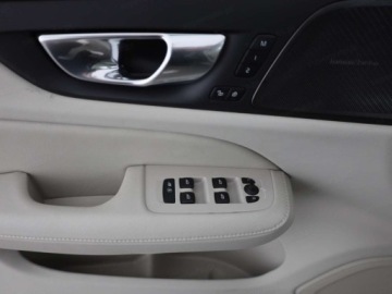 Volvo V60 II  Kombi Facelifting 2.0 B4 B 197KM 2026 2.0 B4 Plus Bright (197 KM) Podgrzewana kierownica, zdjęcie 14