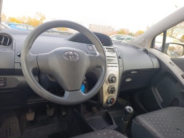 Toyota Yaris II Hatchback 5d 1.3 i VVT-i 86KM 2008 TOYOTA YARIS 100%Bezwypadkowy, 1.3, Klimatyzacja, 5d, nowe opony, zdjęcie 3