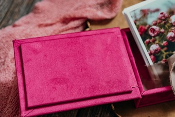 Бархатная фотокоробка 10х15 с гравированной лентой