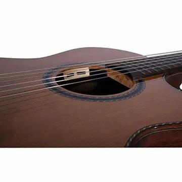 Tyma-G15E — классическая гитара со встроенным звукоснимателем.