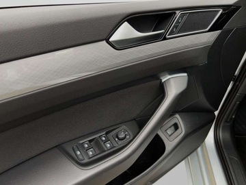 Volkswagen Passat B8 Variant Facelifting 2.0 TDI SCR 150KM 2022 Volkswagen Passat 2.0 TDI 150KM Business DSG SerwisASO Acc Led Nawi AppCon, zdjęcie 16