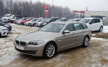 BMW Seria 5 F10-F11 Touring 530d 258KM 2011 BMW Seria 5 530d xDrive Bogate wyposazenie Serwisowany w ASO BMW Uszkodzon