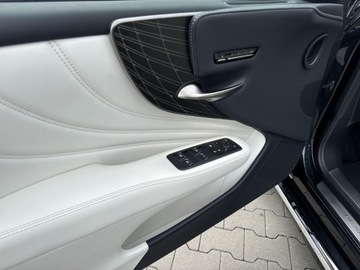 Lexus LS V Sedan Facelifting 500h 359KM 2024 Lexus LS 500h Omotenashi AWD V (2018-), zdjęcie 32