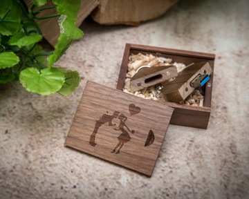 деревянная USB-флешка 32 ГБ 3.0 + гравировка LOVE