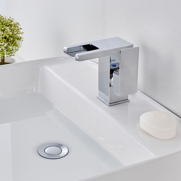 серебряный светодиодный смеситель для умывальника Cascade Waterfall