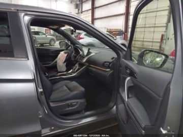 Mitsubishi Eclipse Cross 2023 Mitsubishi Eclipse Cross 1.5 benzyna 152KM 4X4 wersja SEL-SAWC, drobna szk, zdjęcie 4