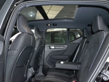 Volvo XC40 Crossover Facelifting 2.0 B4 197KM 2026 2.0 B4 Ultra Black Edition (197 KM) Podgrzewana szyba przednia, zdjęcie 14
