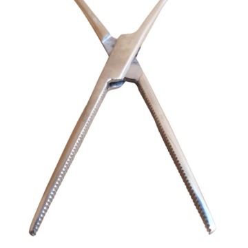 Зажим хирургический прямой для артерий.