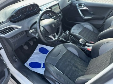 Peugeot 2008 I SUV 1.2 PureTech 82KM 2015 Peugeot 2008 1.2B, Navi, Półskóra, Klimatronic, zdjęcie 6