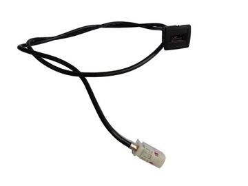 HNÍZDO USB A2468201315 MERCEDES W246