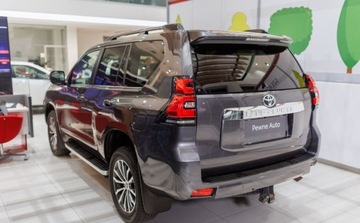 Toyota Land Cruiser VII Terenowy 3d 2.8 D-4D 177KM 2020 Toyota Land Cruiser LC 2.8 D-4D Premium aut 2.8 Diesel 177KM, zdjęcie 3