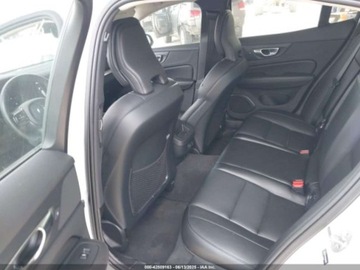 Volvo S60 III 2024 Volvo S60 B5 Core Dark Theme 2024 2.0l 2.0 Benzyna 247KM, zdjęcie 12