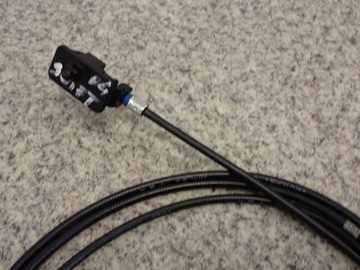 SUZUKI SWIFT MK6 04-09 ТРОС ЗАМКА ТОПЛИВНОЙ КРЫШКИ