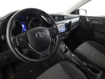 Toyota Auris II Hatchback 5d Facelifting 1.8 Hybrid 136KM 2017 Toyota Auris navi kamera grzane fotele tempomat, zdjęcie 13