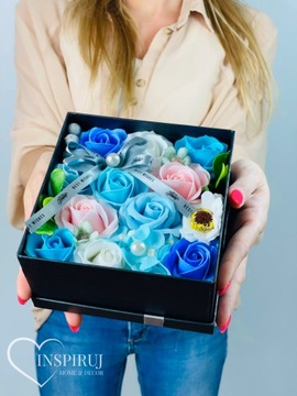 FLOWERBOX Z KWIATAMI MYDLANYMI PREZENT UPOMINEK WIECZNE RÓŻE MYDLANE KWIATY