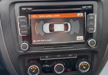 Volkswagen Jetta VI Sedan 1.2 TSI 105KM 2013 Volkswagen Jetta Salon Polska. Serwis ASO Czujniki 1.2 Benzyna 105KM, zdjęcie 3