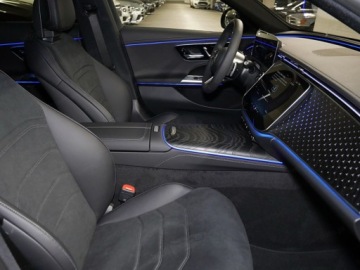 Mercedes Klasa E W214 Sedan 2.0 220d 197KM 2025 E Klasa 220 d 4-Matic AMG 2.0 (197KM) 2025, zdjęcie 4