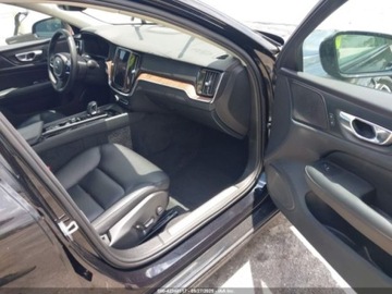 Volvo S60 III 2024 Volvo S60 b5 Plus Dark Theme, 2024r., 2.0L 2.0 Benzyna 247KM, zdjęcie 8