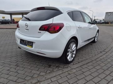 Opel Astra J Hatchback 5d 2.0 CDTI ECOTEC 160KM 2010 Opel Astra J HB 2010r. 2.0 CDTI/160KM Ksenon, bagażnik rowerowy, Alufelgi, zdjęcie 3