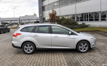Ford Focus III Kombi 1.0 EcoBoost 100KM 2013 Ford Focus SW Salon PL 2013 r. 114 tys. km Benzyna 100KM, zdjęcie 4