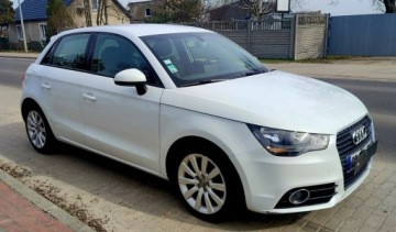 Audi A1 I Hatchback 3d 1.6 TDI 105KM 2012 Audi A1 5 drzwi bardzo zadbane 1.6tdi
