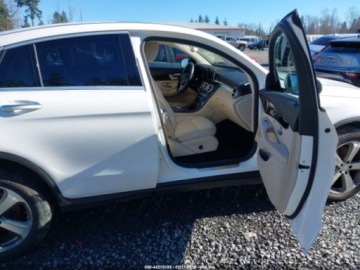 Mercedes GLC C253 2017 Mercedes-Benz GLC 2017 MERCEDES-BENZ GLC 300 COUPE 4MATIC 2.0 Benzyna 241KM, zdjęcie 5