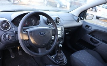Ford Fiesta VI 1.3 70KM 2004 Ford Fiesta Klimatyzacja , Elektryczne szyby , Radio 1.3 Benzyna 70KM, zdjęcie 7