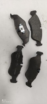 Bosch 0986424219 Zestaw klocków hamulcowych, hamulce tarczowe tył Mercedes
