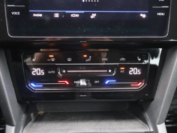 Volkswagen Passat B8 Variant Facelifting 1.5 TSI EVO 150KM 2021 VW Passat 1.5 TSI, Salon Polska, Automat, Navi, zdjęcie 11