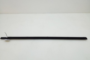 LIŠTA ZHRNUJÍCÍ PRAVÝCH PŘEDNÍCH DVEŘE MERCEDES-BENZ CLC (CL203)