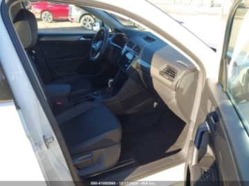 Volkswagen Tiguan II 2023 Volkswagen Tiguan 2023r., 4x4, 2.0L 2.0 Benzyna 184KM, zdjęcie 8