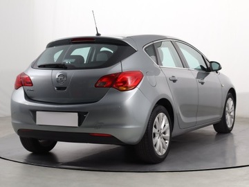 Opel Astra J Hatchback 5d 1.4 Twinport ECOTEC 100KM 2011 Opel Astra 1.4 16V, Klima, Parktronic,ALU, zdjęcie 4
