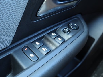 Citroen C4 III SUV 1.2 PureTech 130KM 2021 Citroen C4 1.2 PureTech, Salon Polska, zdjęcie 12