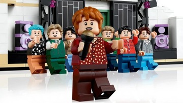 Набор кубиков LEGO Ideas BTS Dynamite K-Pop Boys Band 21339